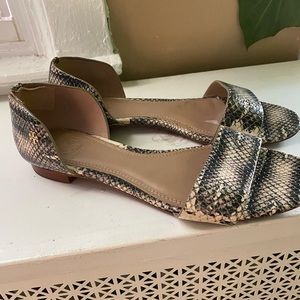 Tory Burch snakeskin flat sandals // sz 8
